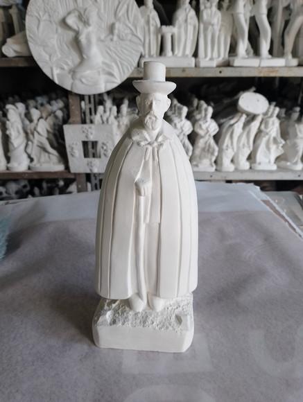 Imagem Exu Capa Preta das Encruzilhadas Escultura Gesso Cru