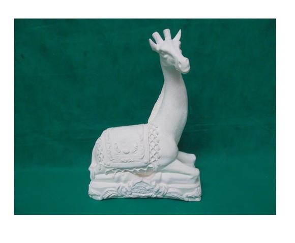 Imagem Girafa Sentada 100% em Gesso Cru para Pintar