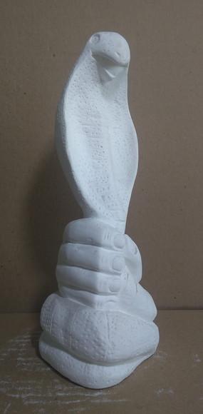 Imagem Mão Segurando Cobra Naja Escultura para Pintar 20cm