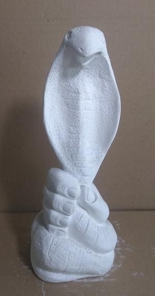 Imagem Mão Segurando Cobra Naja Escultura para Pintar 20cm