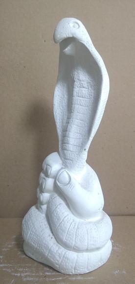 Imagem Mão Segurando Cobra Naja Escultura para Pintar 20cm