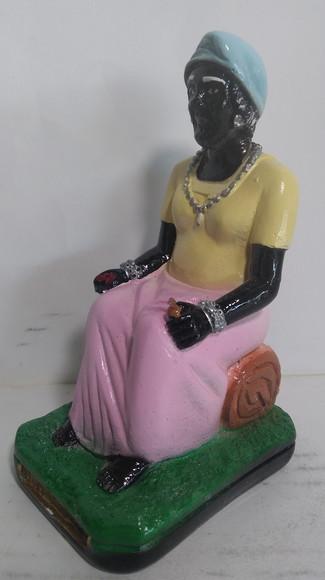 Imagem Preta Velha Vó Cambinda Escultura em Gesso Puro
