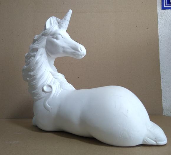 Imagem Unicórnio Sentado Escultura Cavalo Unicórnio Sentado