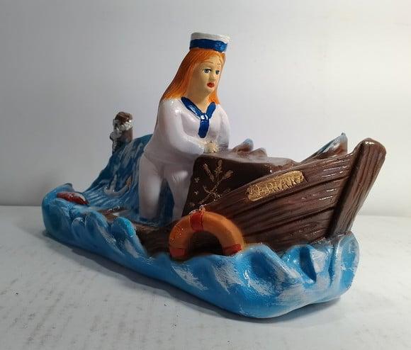 Marinheira Mariana com Barco Imagem Maria no Barco