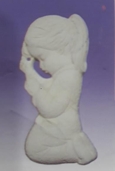 Menina Rezando ou Criança Orando de Parede em Gesso Cru