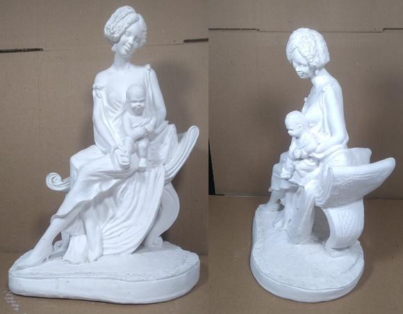 Negra do Divã Imagem Mulher c/ Criança Colo Escultura Gesso