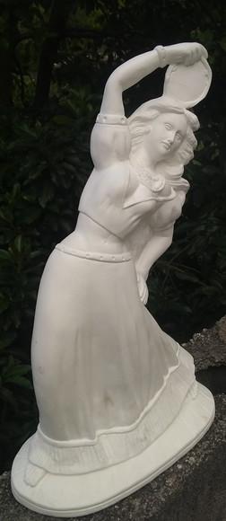 Pomba Gira Cigana com Pandeiro Imagem em Gesso Cru
