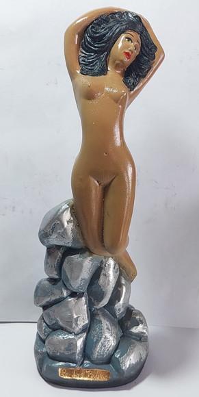 Pomba Gira das Pedras Imagem Pomba Gira Sentada na Pedra