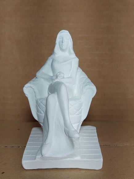 Pomba Gira Escultura Sentada em Gesso