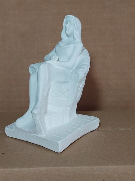 Pomba Gira Escultura Sentada em Gesso