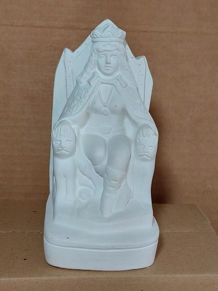 Pomba Gira Rainha no Trono Imagem em Gesso Cru