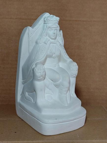 Pomba Gira Rainha no Trono Imagem em Gesso Cru