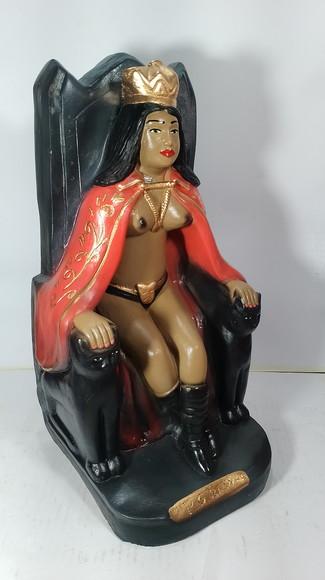 Pomba Gira Rainha no Trono Imagem Rainha Sentada no Trono