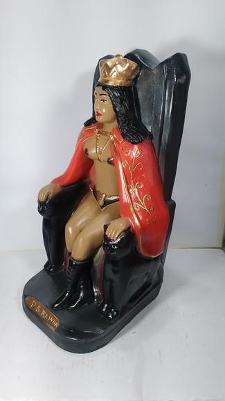 Pomba Gira Rainha no Trono Imagem Rainha Sentada no Trono