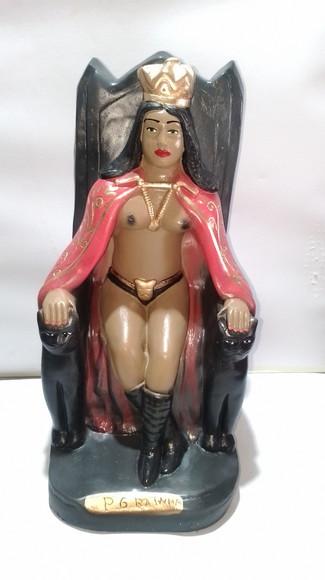 Pomba Gira Rainha no Trono Imagem Rainha Sentada no Trono