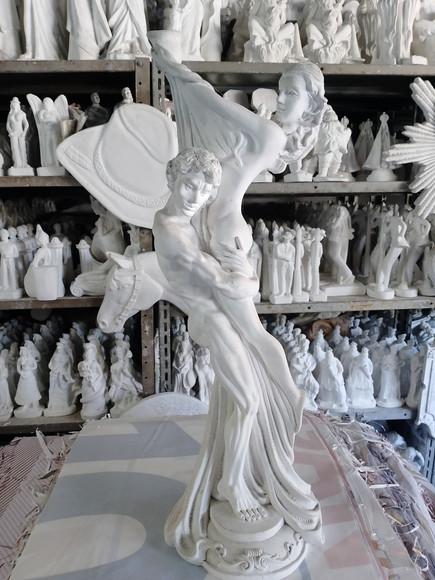Romeu e Julieta Imagem Romeu Julieta Juntos Escultura 55cm