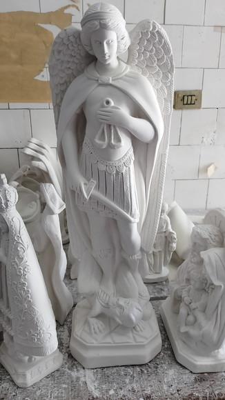 São Miguel Arcanjo Imagem do Anjo Miguel Arcanjos c/ 60cm