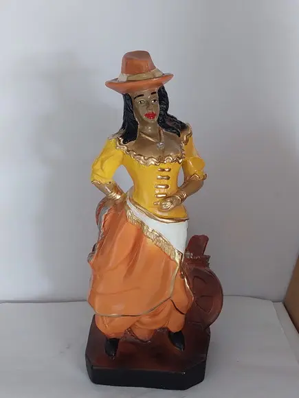 Boiadeira Imagem Baiana Boiadeira Vaqueira em Pé com Laço