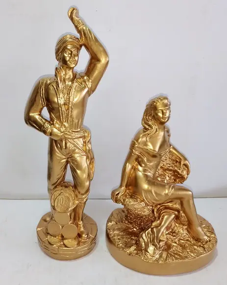 Casal de Ciganos do Ouro Cigana Sentada e Cigano Milionário