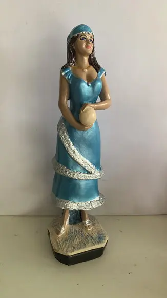 Cigana Cristal Escultura da Cigana Dara com Cristal na Mão
