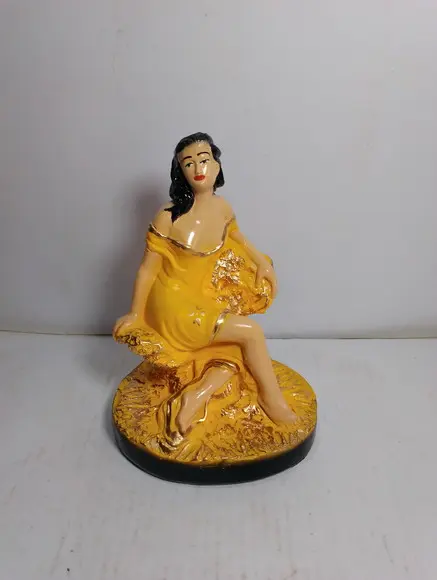 Cigana do Ouro Sentada Imagem da Cigana Ouro Sentada