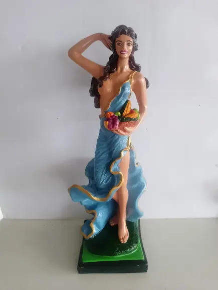 Cigana Sarita Imagem Cigana com Cesta de Frutas para Batismo