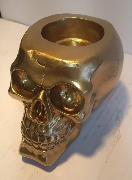 Cranio Craveira com Local de Colocar Vela de 7 Dias Dourada