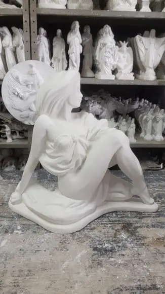 Deusa da Sedução Imagem Pomba Gira Cigana Sentada Gesso Cru