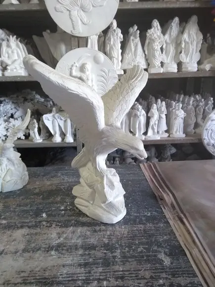 Escultura Águia Imagem da Águia com Asas Abertas Grande