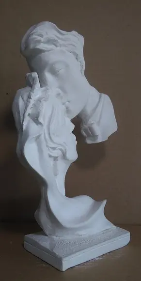 Escultura Beijo na Testa ou Alma Gêmea para Pintar