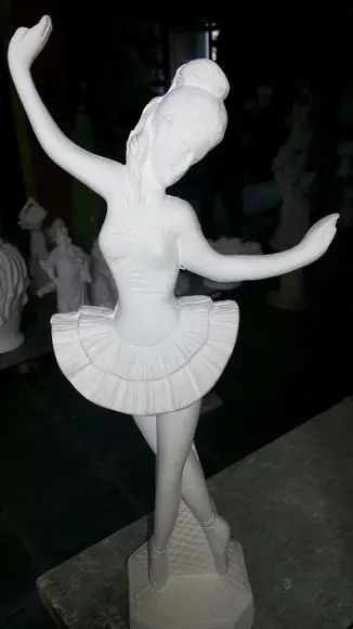 Escultura Bailarina Imagem em Gesso Cru para Pintar