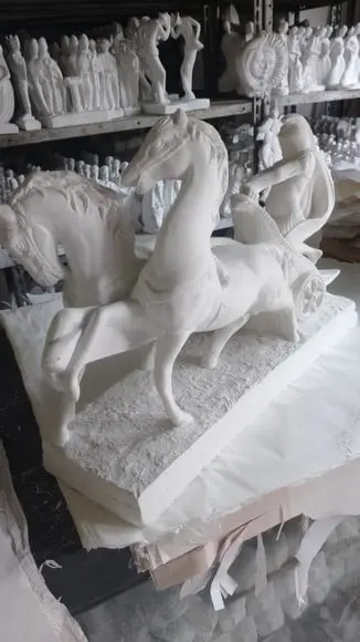 Escultura Biga Romana Imagem em Gesso para Pintar