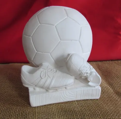 Escultura Bola com Chuteira para Pintar Cofre de Dinheiro