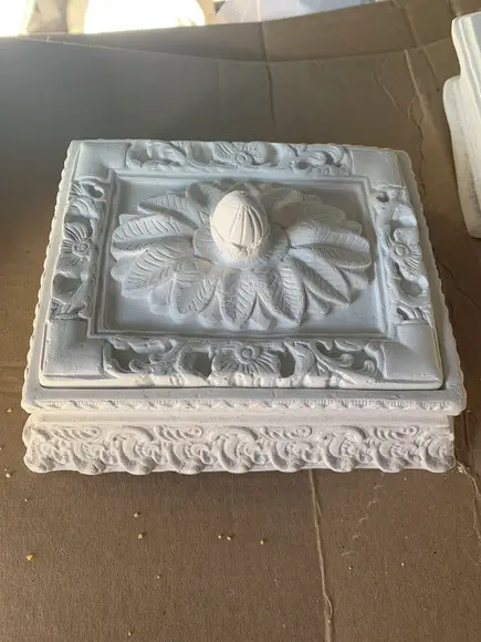 Escultura Caixa Colonial Imagem em Gesso Cru para Pintar