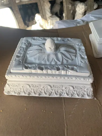 Escultura Caixa Colonial Imagem em Gesso Cru para Pintar