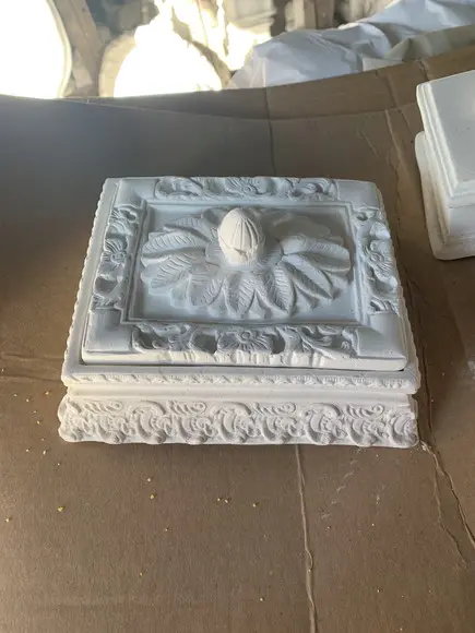 Escultura Caixa Colonial Imagem em Gesso Cru para Pintar