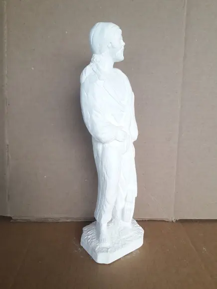 Escultura Cigano com Violino no Pé em Gesso Cru