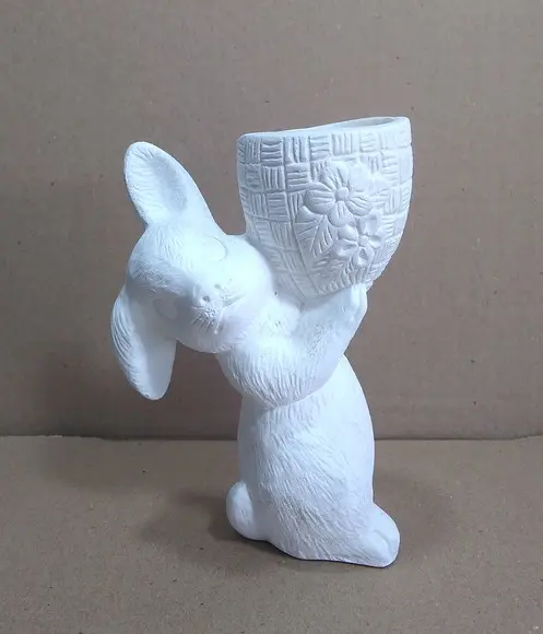 Escultura Coelho com Cesto para o Alto para Pintar
