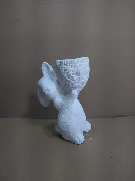 Escultura Coelho com Cesto para o Alto para Pintar