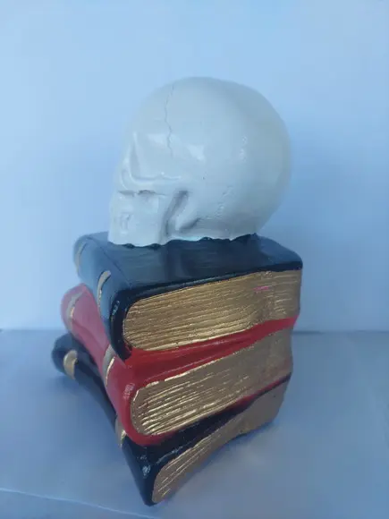 Escultura Cranio Em Cima Dos Livros Imagem
