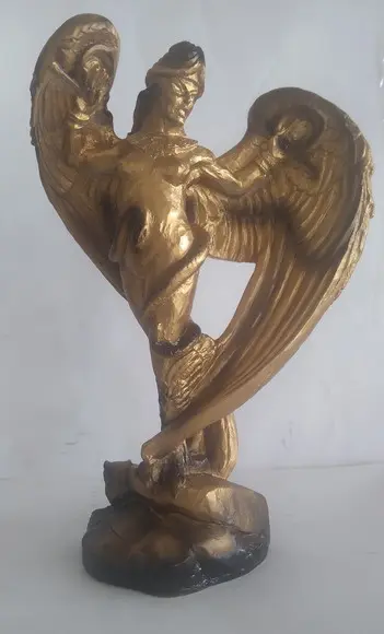 Escultura Deusa Lilith Imagem em Gesso 100% Dourada