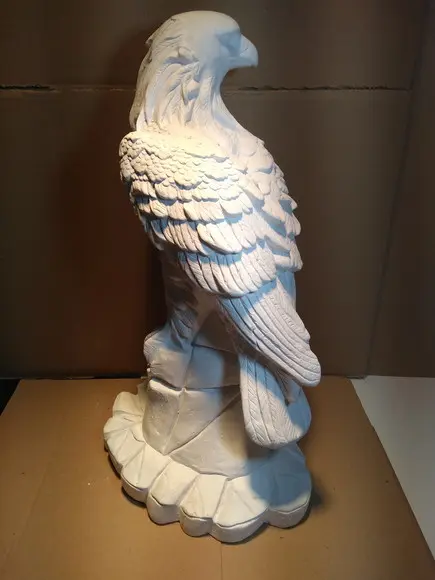 Escultura Gavião Imagem do Gavião em Gesso Cru Grande 47cm