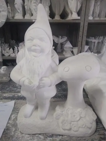 Escultura Gnomo Cogumelo em Gesso Cru para Pintar