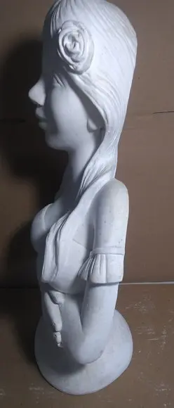 Escultura Namoradeira Luiza em Gesso Cru para Pintar