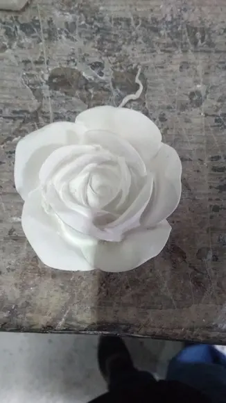 Escultura Rosa Imagem Rosa em Botão Aberta
