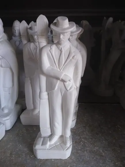 Escultura Zé Pelintra no Poste Imagem Malandro em Gesso Cru