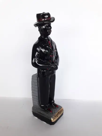 Escultura Zé Pretinho Imagem do Malandro Zé Pretinho Nova