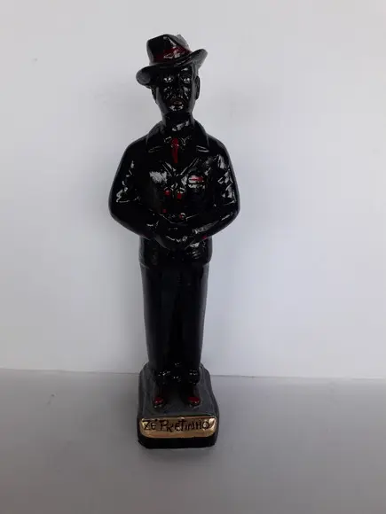 Escultura Zé Pretinho Imagem do Malandro Zé Pretinho Nova