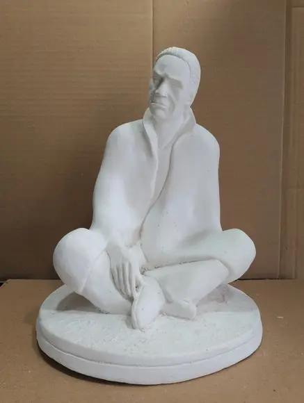 Exu Capa Preta Sentado Imagem Exu Escultura em Gesso Cru