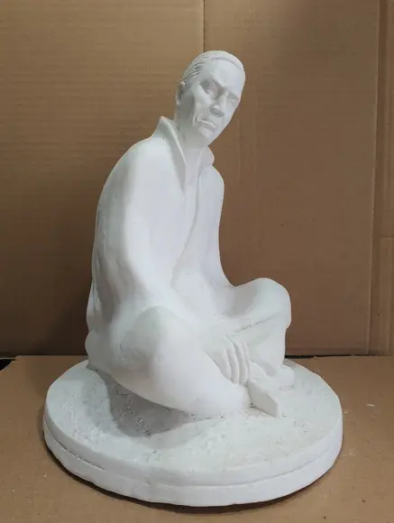 Exu Capa Preta Sentado Imagem Exu Escultura em Gesso Cru